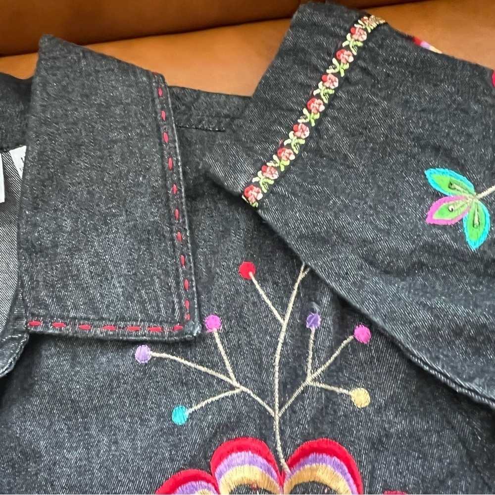 Units Women’s Sz 1X Embroidered Beaded Black Denim Floral Jacket Art To Wear - Picture 9 of 12